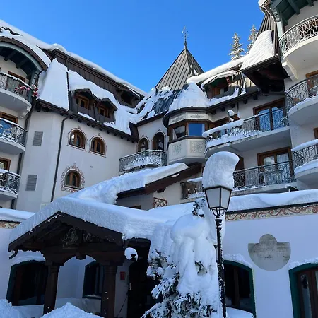 Daire Tres Bel Avec Vue Exceptionnelle Et Piscine Interieure Dans La Chamonix