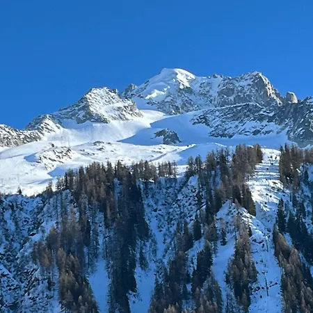 Tres Bel Avec Vue Exceptionnelle Et Piscine Interieure Dans La *